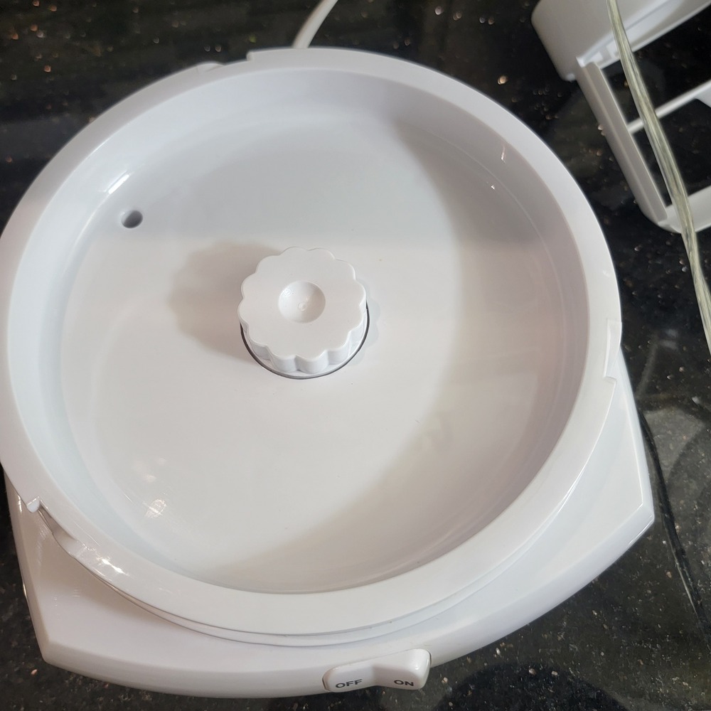 Cuisinart ICE-21 White Frozen Yogurt Ice Cream and Sorbet Maker 1.5 Quart 50W - Picture 9 of 10